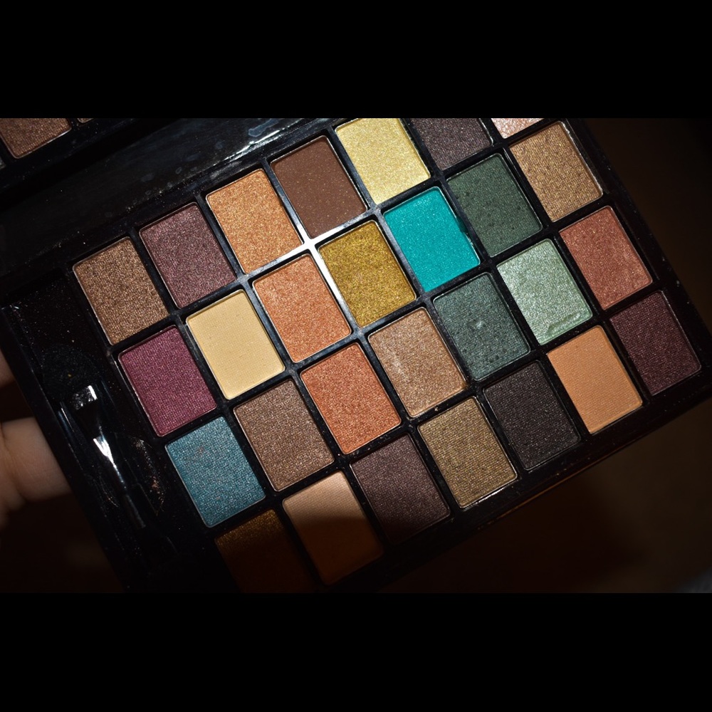 Little Black Beauty Book eyeshadow palette!